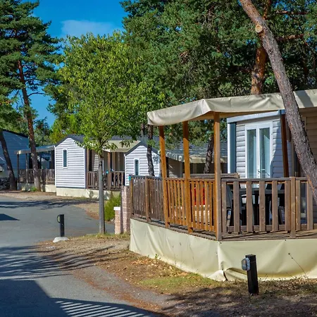 Camping Paradis La Pinede 4*