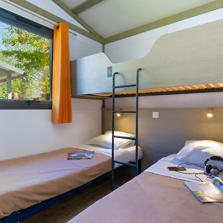 Camping Paradis La Pinede 4*